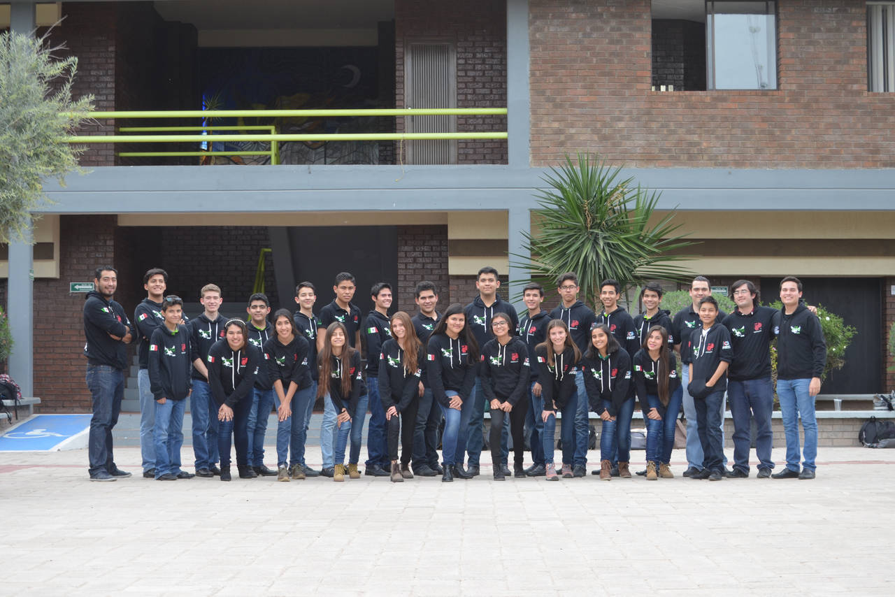 Motivados. Los estudiantes partieron ayer de la Universidad Autónoma de La Laguna. Se reunieron a las 13:00 horas. (ANGÉLICA SANDOVAL)