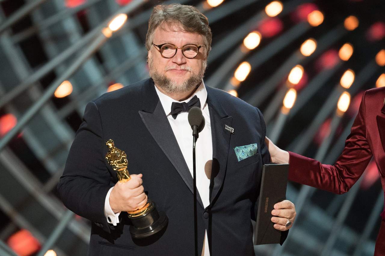 Del Toro se alzó con las estatuillas de mejor director y mejor película por su largometraje 'The Shape of Water', mientras que el filme de Pixar 'Coco', ambientada en el tradicional Día de Muertos mexicano, logró el premio a la mejor película de animación. (ARCHIVO)