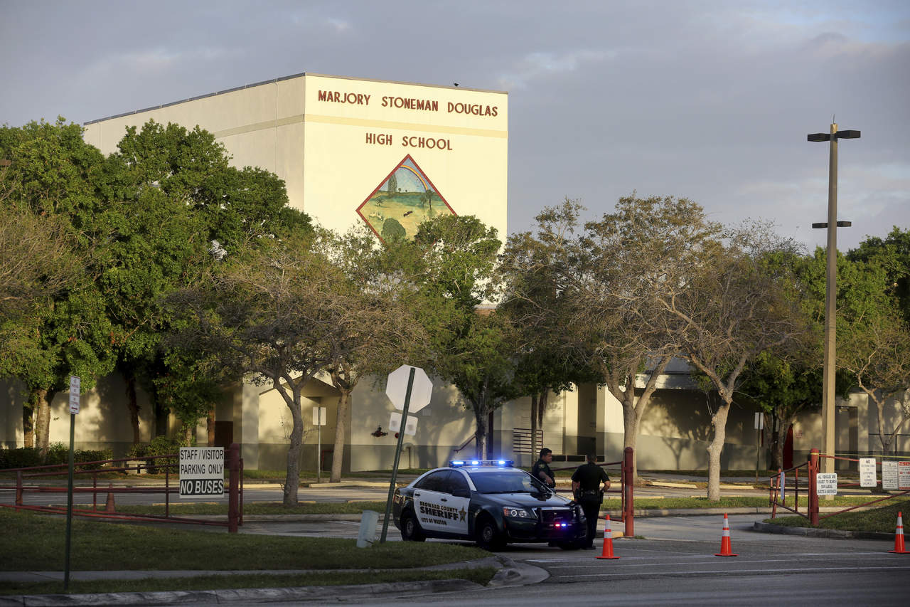La aprobación del proyecto, el primero de control de armas que llega a un gobernador de Florida en los últimos 22 años, ocurre tres semanas después del tiroteo de Parkland. (ARCHIVO)