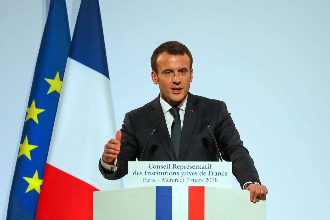“Hay odios que están surgiendo nuevamente, hay la peor clase de crímenes”, dijo Macron durante la cena anual del Consejo Representativo de las Instituciones Judías de Francia. (AP)