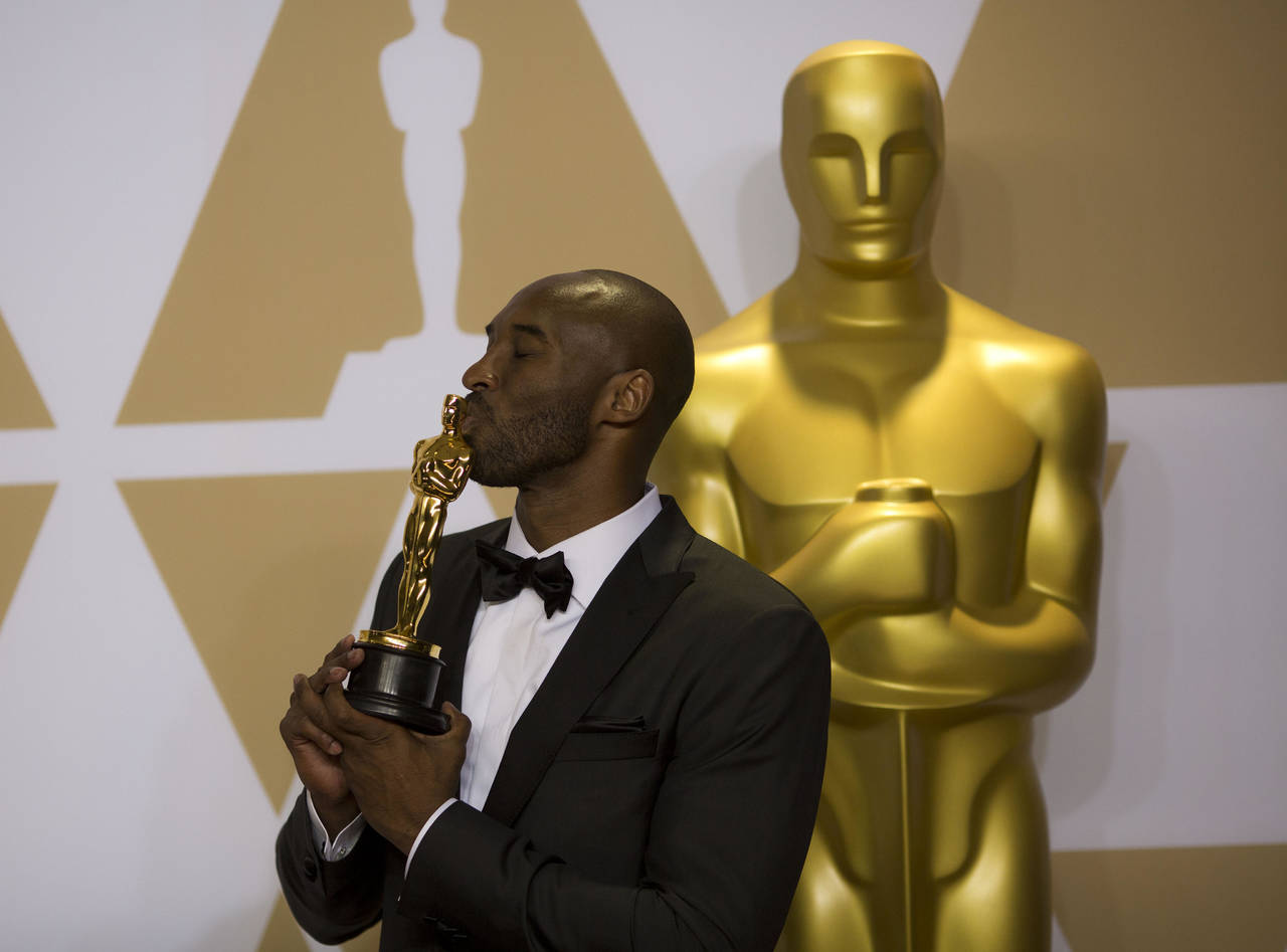 Kobe Bryant ganó un Oscar al mejor cortometraje animado. Crece la petición para retiro del Oscar a Kobe Bryant