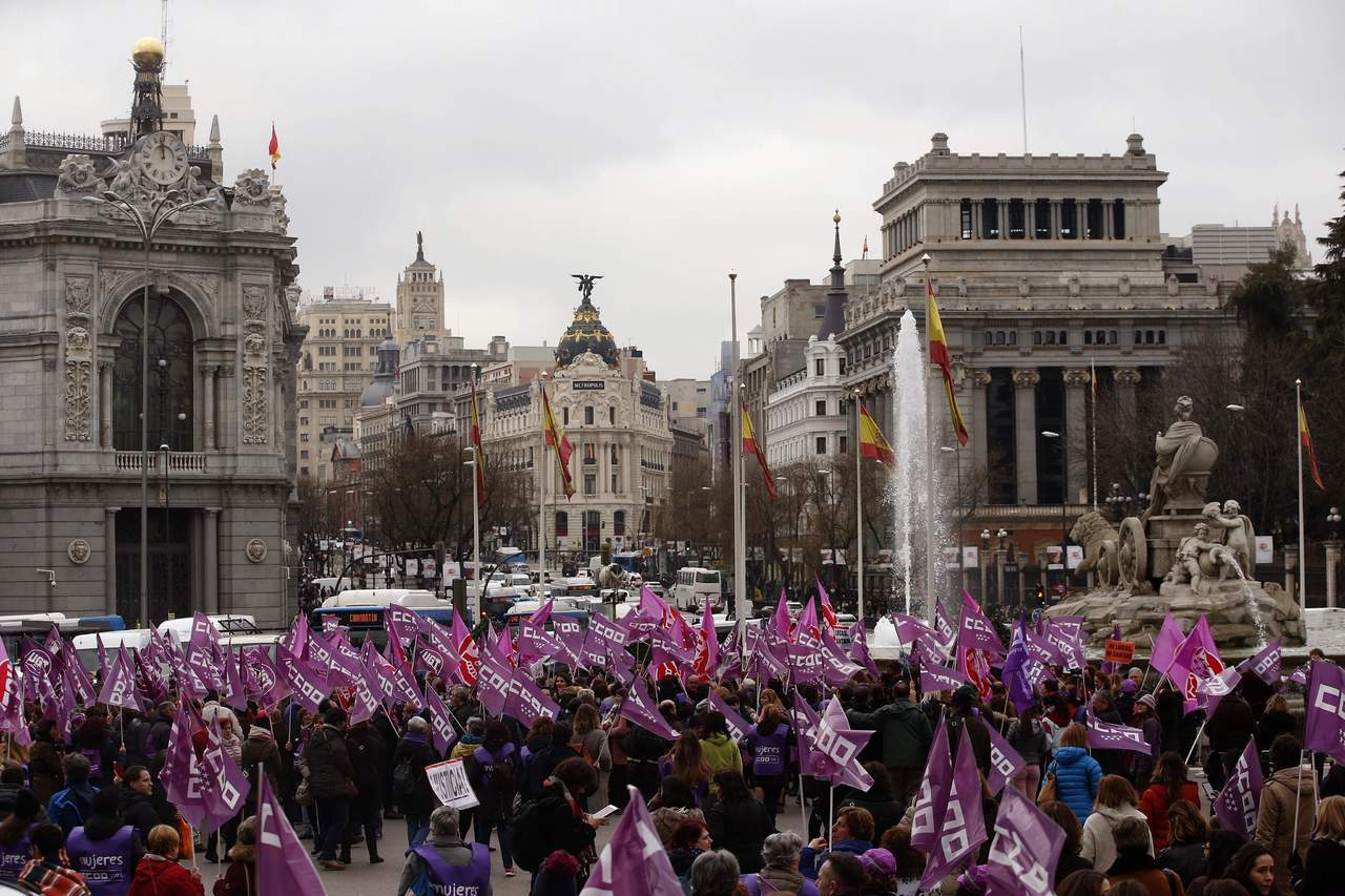 Conmemora España Día de la Mujer con huelga feminista