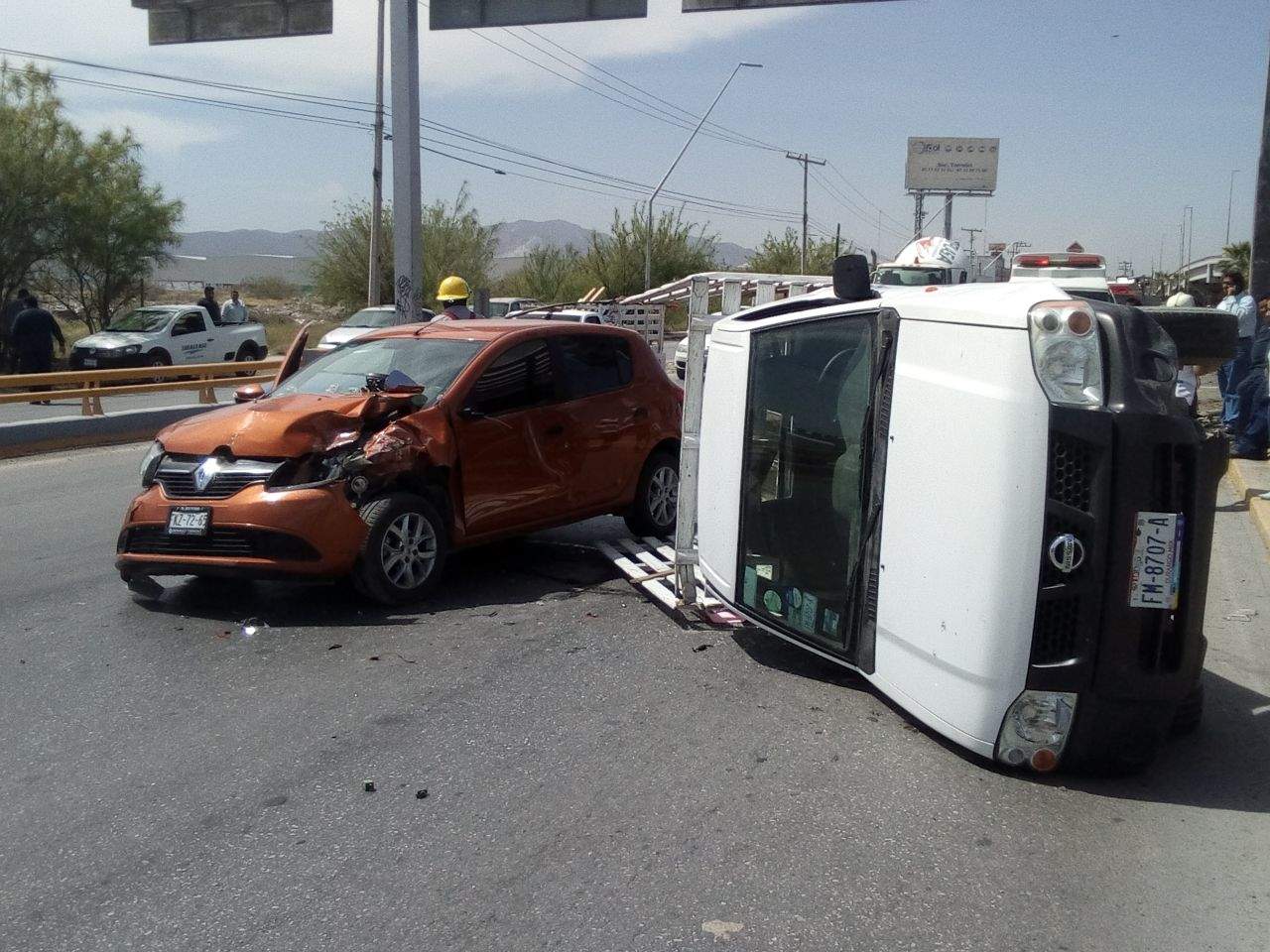 El accidente se ocurrió cerca de las 12:35 horas sobre el bulevar Torreón-Matamoros, a la altura del puente vehicular de la carretera a Mieleras. (EL SIGLO DE TORREÓN)