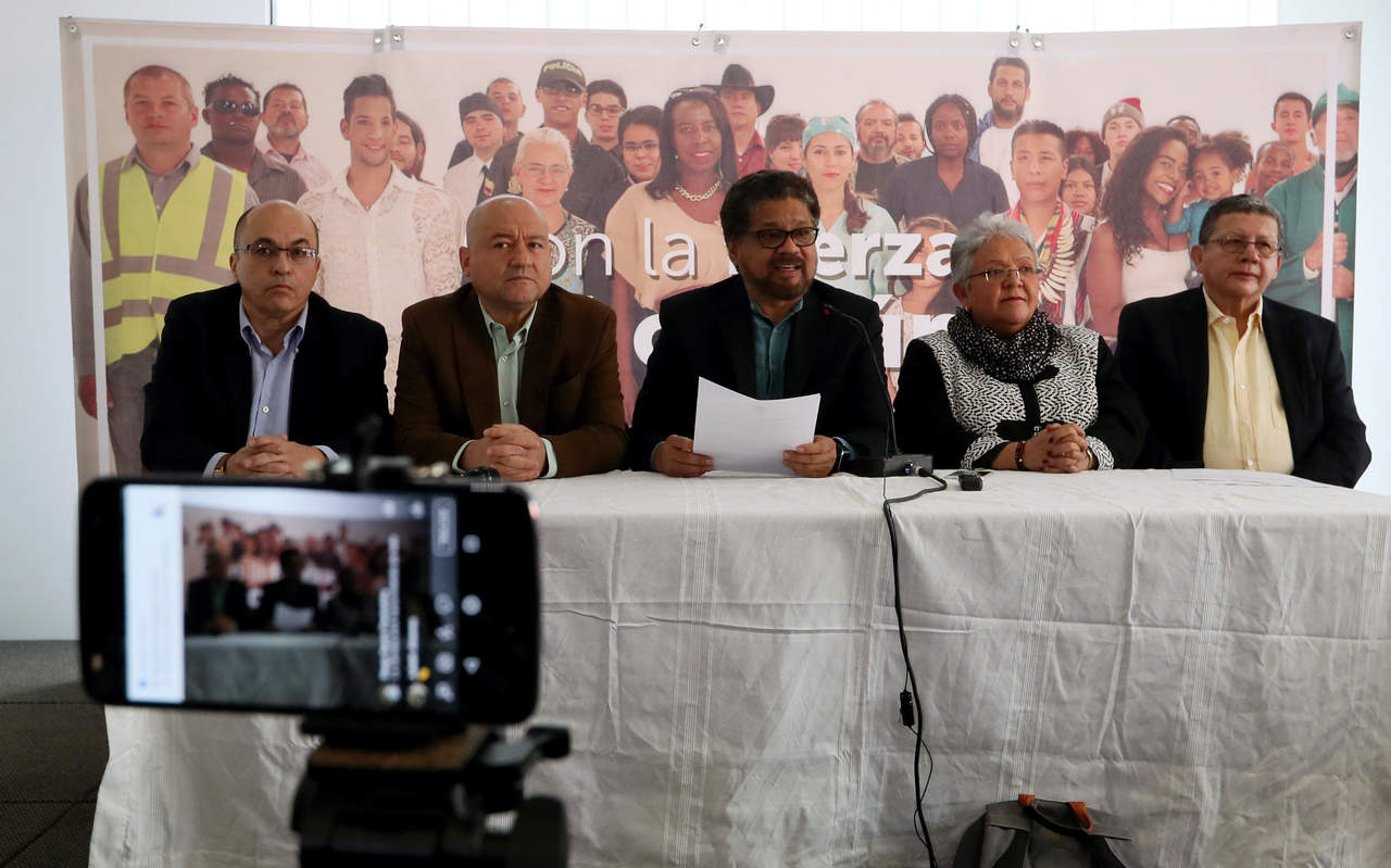 El anuncio de la renuncia de Londoño, conocido como 'Timochenko' en sus tiempos de guerrillero, se produjo un día antes del vencimiento del plazo para la inscripción de candidaturas a las elecciones presidenciales del 27 de mayo y tres antes de las legislativas del domingo en las que participará el partido FARC. (EFE)