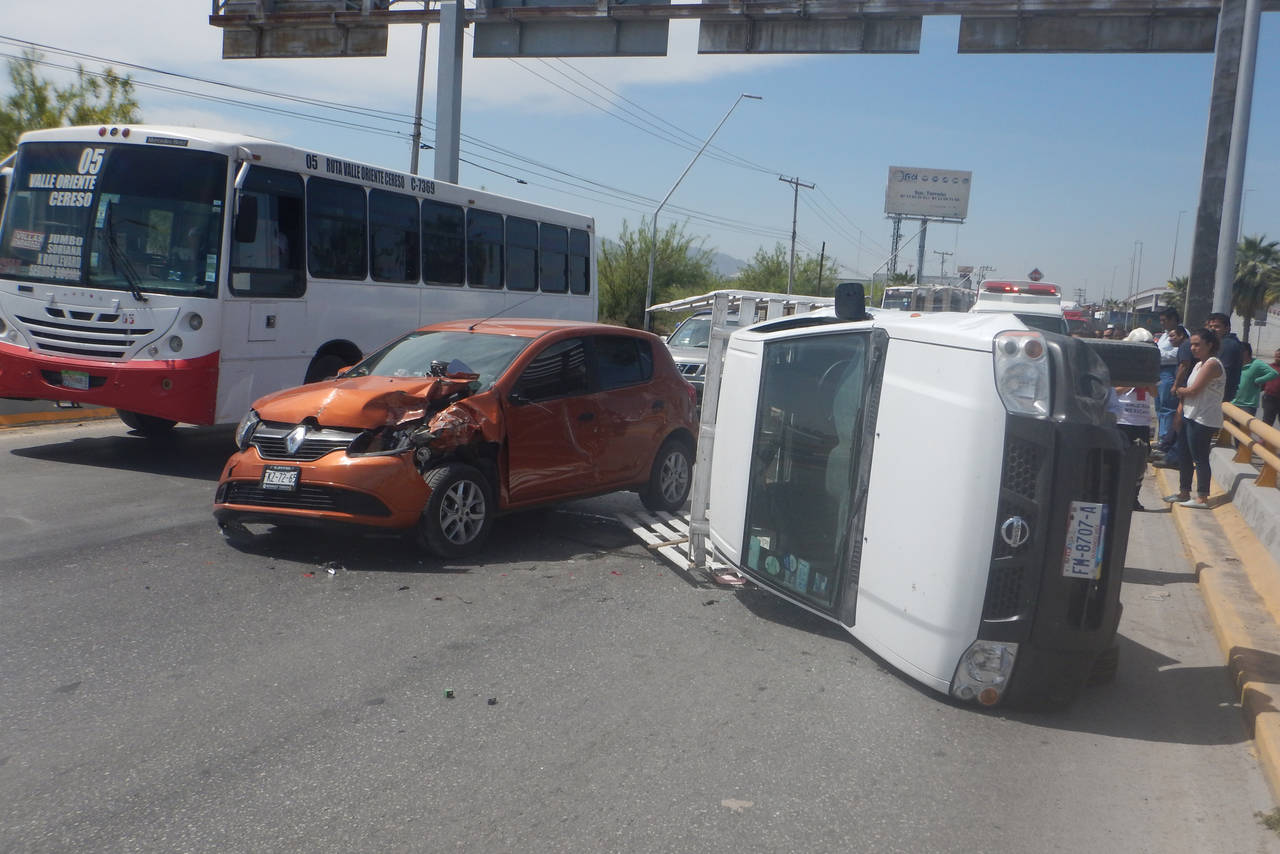 Accidente. No hubo lesionados, sólo daños materiales. (EL SIGLO DE TORREÓN)