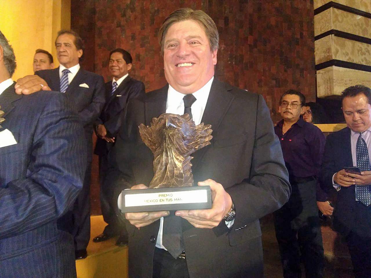 El entrenador del América recibió en el recinto legislativo de San Lázaro el premio 'México en tus manos'. Al recibir el galardón, el 'Piojo' emitió un discurso de agradecimiento. (EL UNIVERSAL)