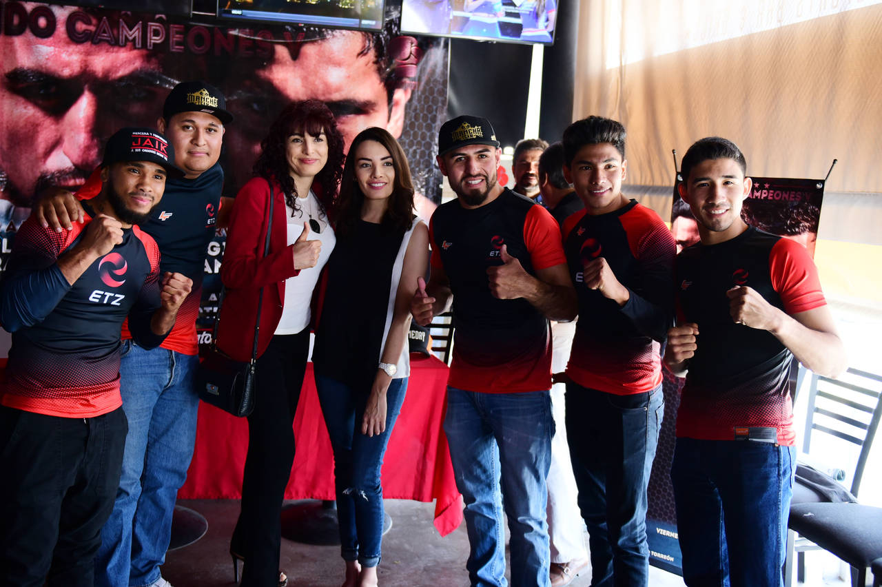 Los protagonistas de la velada, confiaron en salir airosos de sus respectivos compromisos, por lo que este fin de semana, cerrarán a tambor batiente su respectiva preparación boxística. (Fotografía de Erick Sotomayor Ruiz)