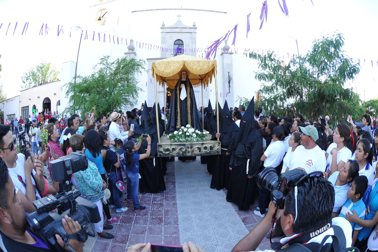 Éxito. La procesión del Silencio se ha convertido en un referente de tradiciones en todo Coahuila. (ARCHIVO)