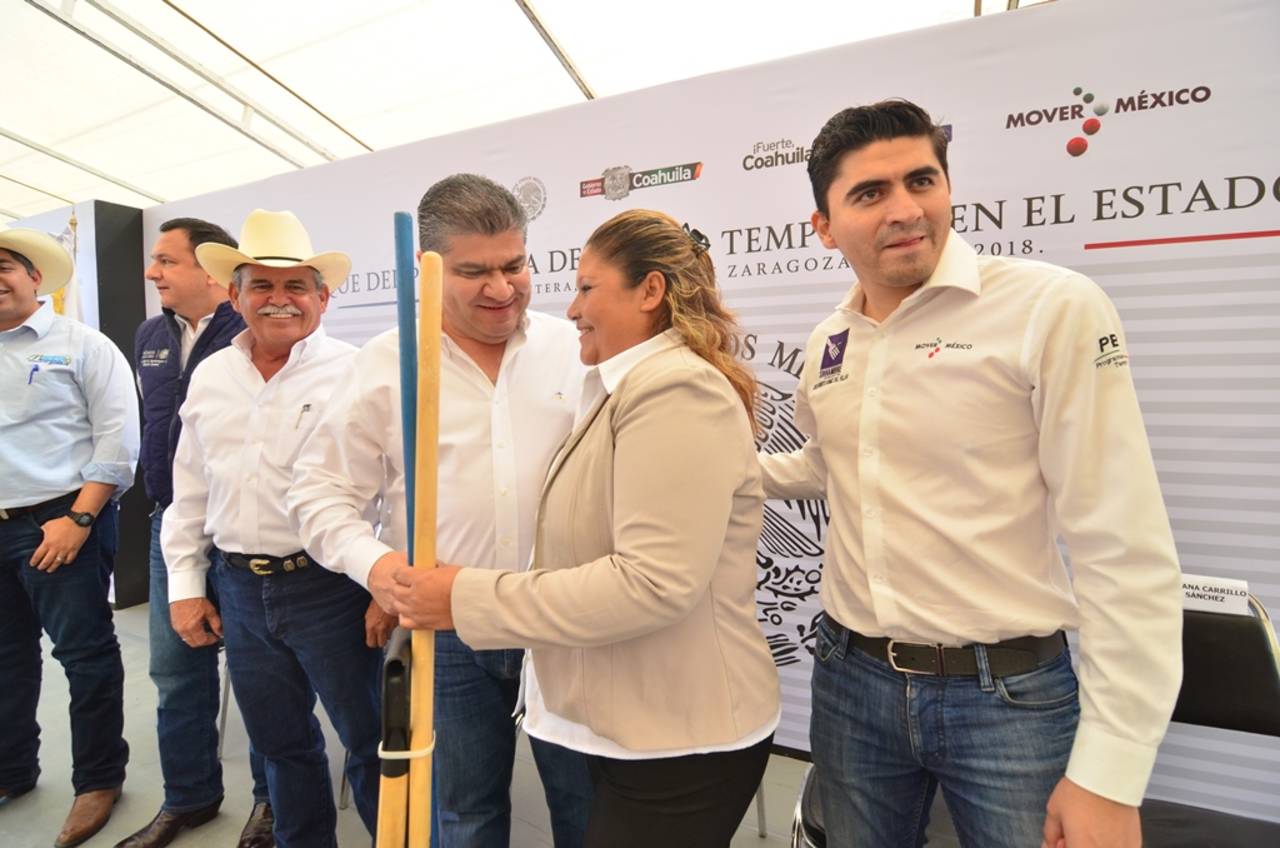 Apoyo. El gobernador Miguel Ángel Riquelme Solís puso en marcha el programa 'Empleo Temporal 2018', con una inversión que alcanzará los 23.8 millones de pesos.