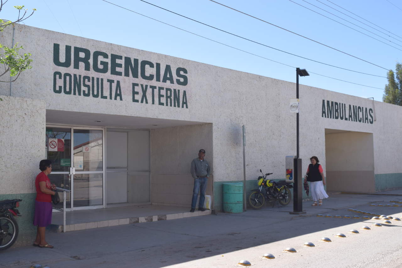 Mencionaron que esa unidad que atiende a personas de Matamoros y Viesca, pero sólo cuentan con un médico en urgencias y por la carga de trabajo que registra hay ocasiones que dejan “abandonados a su suerte a los pacientes”. (EL SIGLO DE TORREÓN)