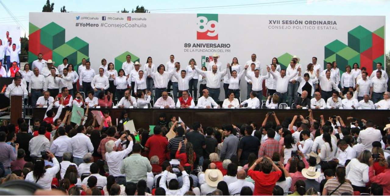 En un evento en la explanada del PRI Coahuila, donde asistieron cientos de simpatizantes, el partido tricolor celebró su consejo Estatal y su 89 aniversario. (ESPECIAL)
