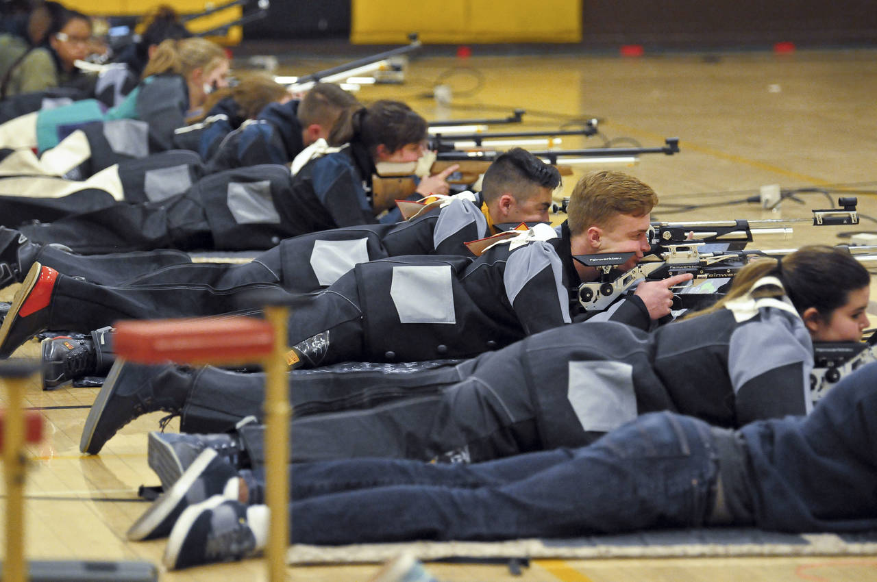 Refuerzos. La NRA otorgaba becas a estudiantes que practicaran tiro deportivo. Estos becarios se unirían a la asociación.