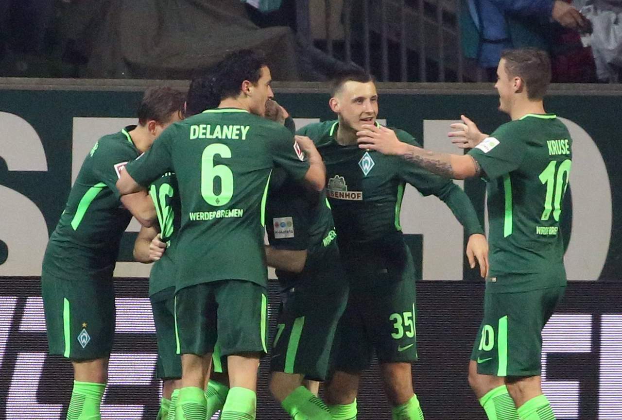 Los jugadores del Werder Bremen celebran el segundo tanto en la victoria ante Colonia. (EFE)