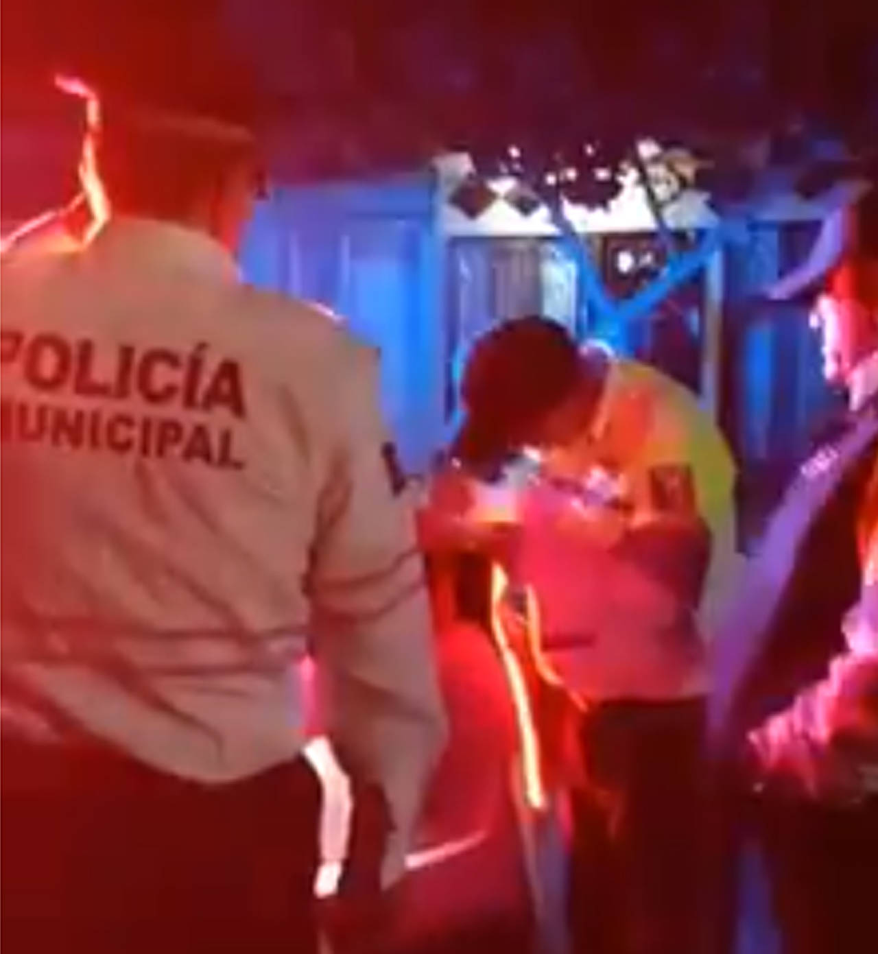 Persigue. Es titular de Vialidad, Pedro Luis Bernal, pero porta camisa de la Policía Municipal. Utiliza vehículo de Fortaseg. (CORTESÍA)