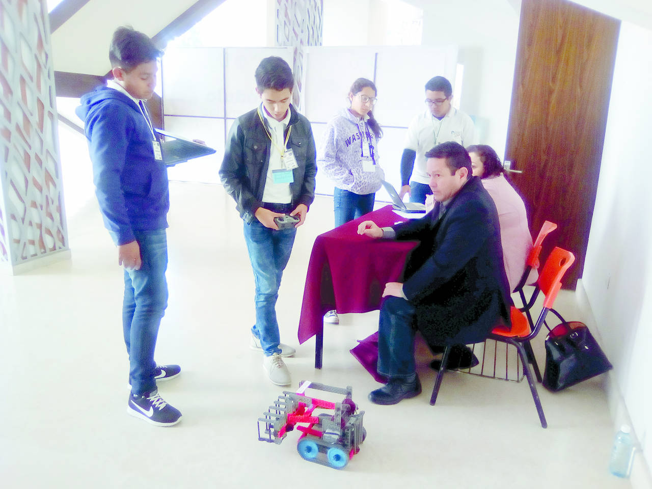 Concurso. Estudiantes gomezpalatinos participan hoy y mañana en fase nacional de concurso de robótica. (EL SIGLO DE TORREÓN)