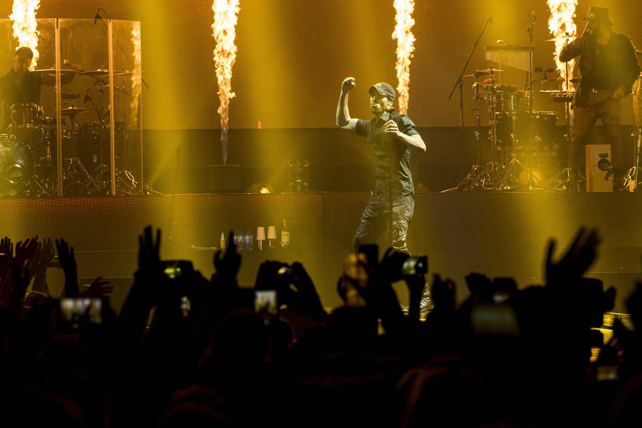 Se expresa. El cantante Enrique Iglesias ofreció el domingo un concierto en Budapest donde habló sobre su faceta como papá.