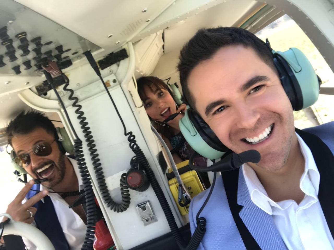 Se integran. Los conductores Fernando del Solar y Mauricio Mancera llegaron al programa en helicóptero.