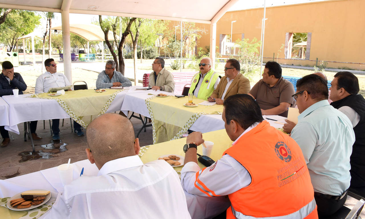 Preparativos. Encargados de dependencias involucradas se reunieron para organizar el segundo Parque Acuático. (EL SIGLO DE TORREÓN)