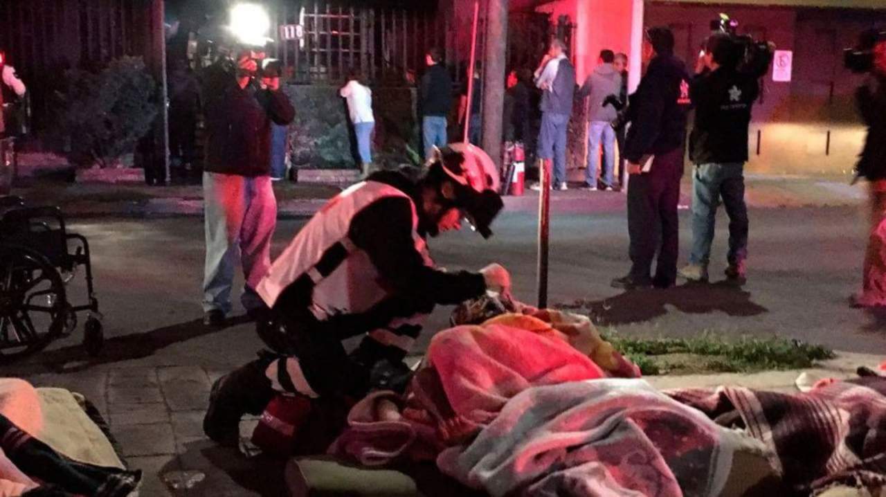 Dos mujeres mueren durante incendio en asilo de Monterrey