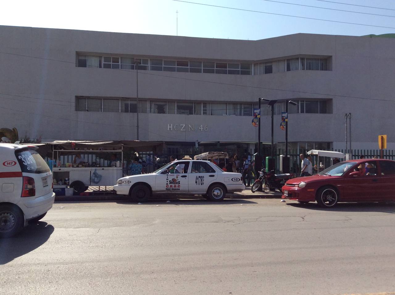 Atención.  Motociclista termina en la clínica número 46 del IMSS tras ser arrollado por un auto en Lerdo.
