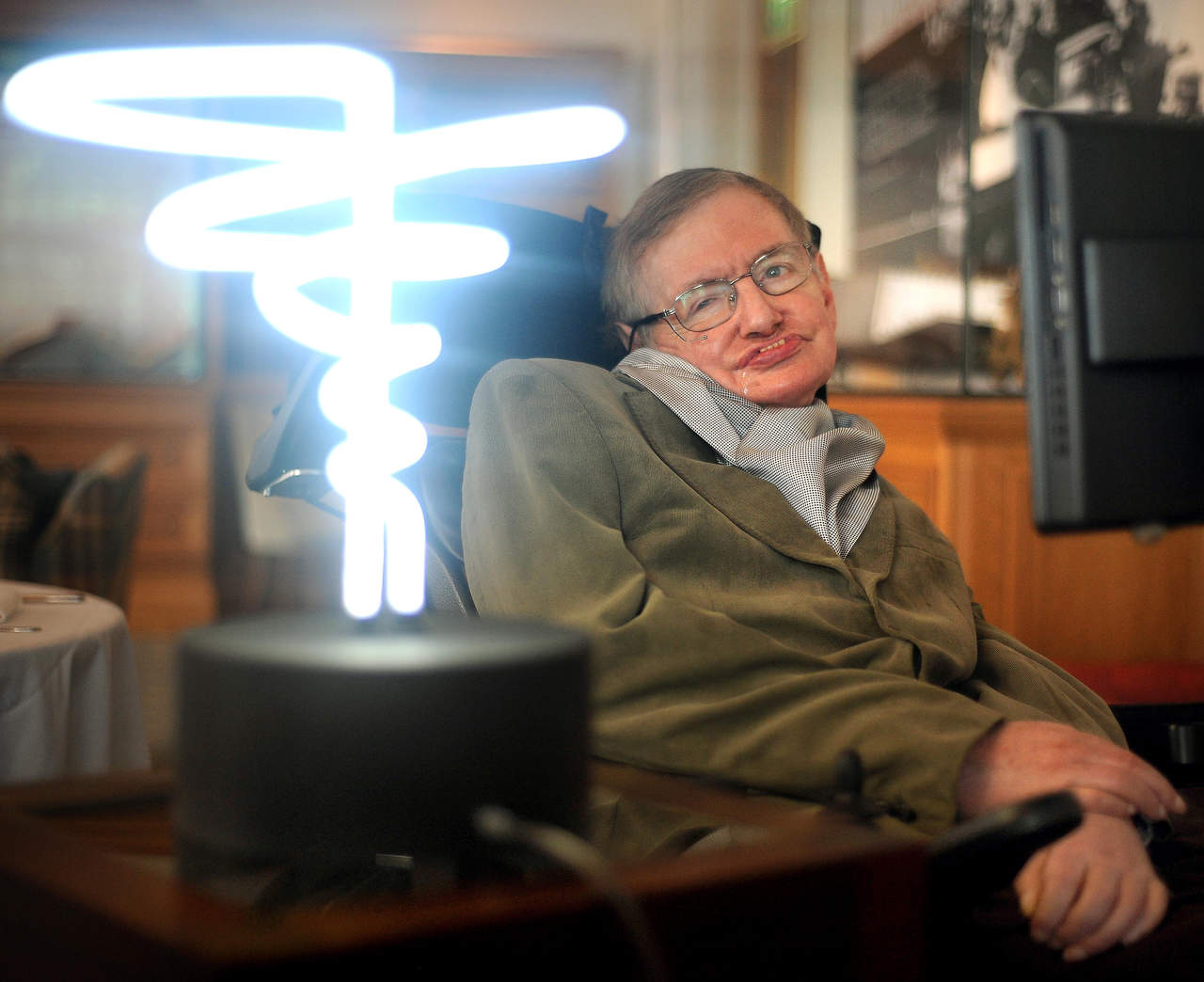 Stephen Hawking deja tras de sí un importante legado científico, cuya aportación más original y esencial fue intentar establecer una teoría en la que confluyan la Relatividad General de Albert Einstein y la física cuántica. (AP)