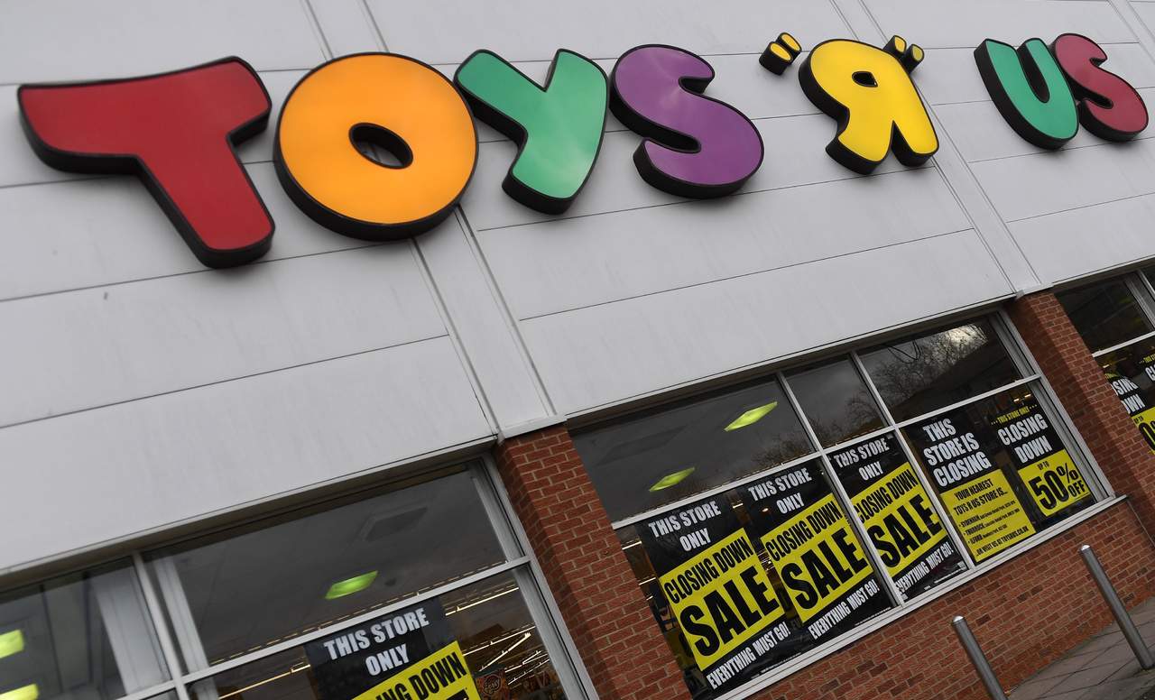  Todas las tiendas de Toys 'R' Us en el Reino Unido cerrarán a lo largo de las próximas seis semanas, anunció hoy la juguetería, una decisión que dejará a más de 3,000 personas sin trabajo. (ARCHIVO)