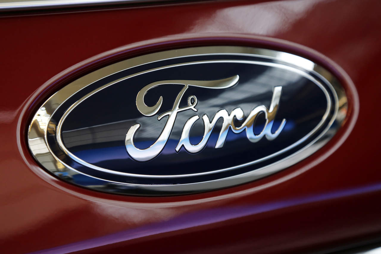 Ford anunció hoy que llamará a revisión más de 1.3 millones de vehículos en Norteamérica por el riesgo de que el volante de los vehículos se desprenda, un defecto que ya ha causado dos accidentes y lesiones a una persona. (AP)