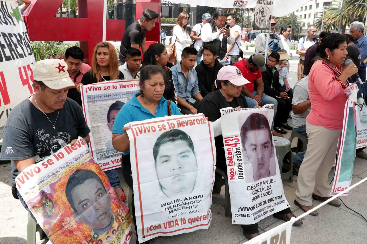El reciente informe de la ONU que denuncia que al menos 34 detenidos por la desaparición de 43 estudiantes de Ayotzinapa fueron torturados 'no sustenta' dichas acusaciones ni aporta 'elementos nuevos' para avanzar en el caso, indicó hoy el Gobierno de México. (EL UNIVERSAL)