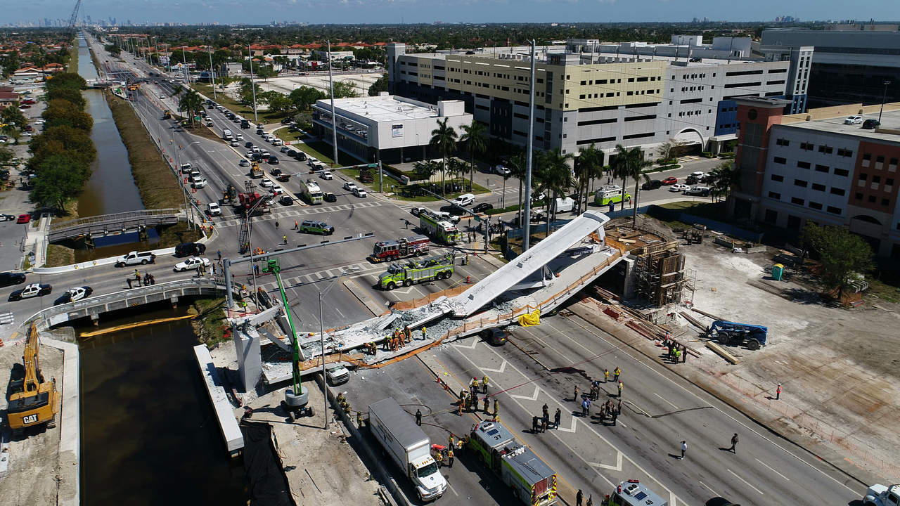 El puente ya finalizado debería ser el paso todos los días de unos cuatro mil estudiantes a través de la Avenida 109 y la Calle 8 donde se habían registrado anteriormente accidentes con estudiantes. (AP)