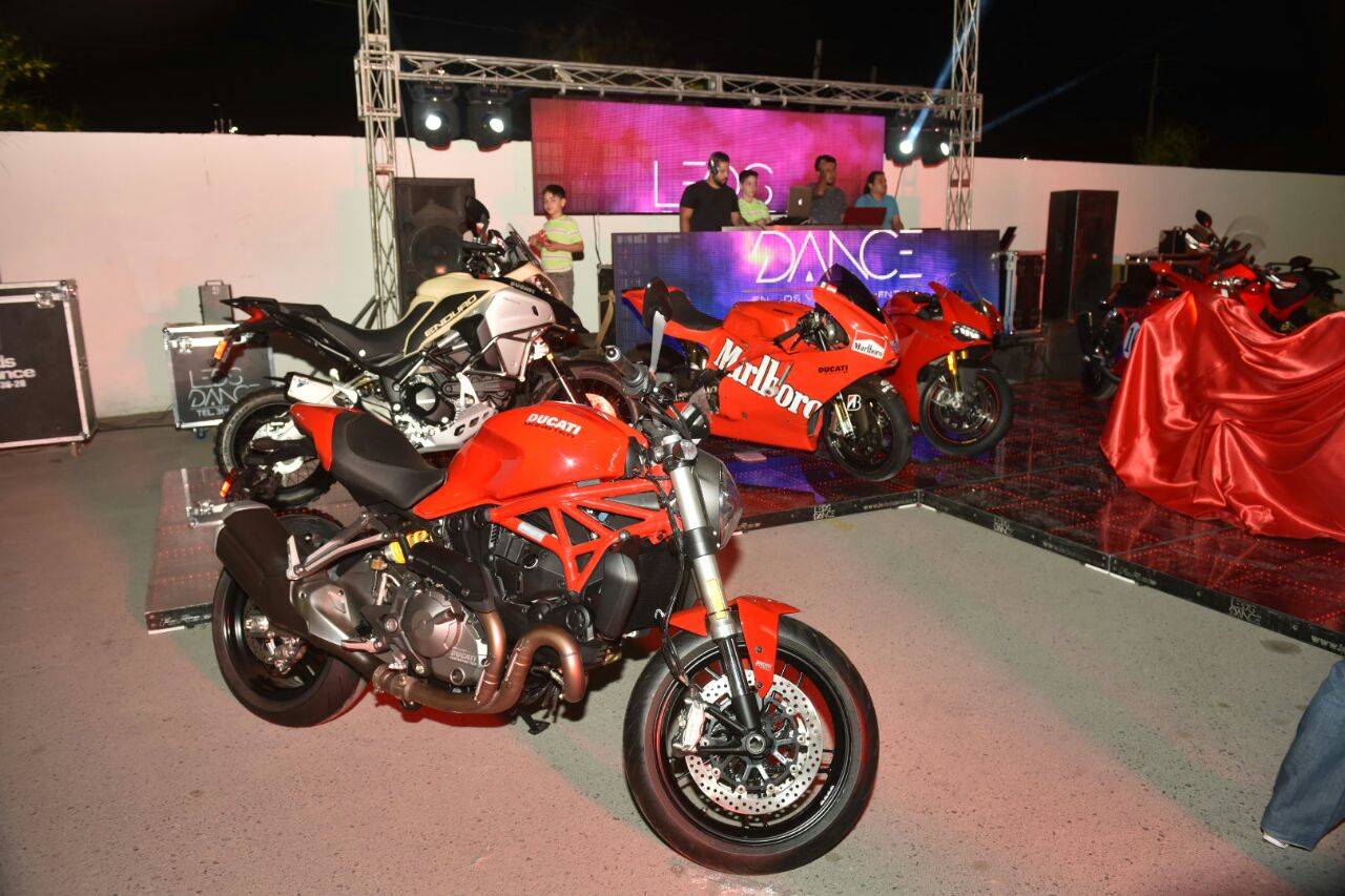 La Panigale V4 es la primera motocicleta Ducati producida en serie que está equipada con un motor 4 cilindros.