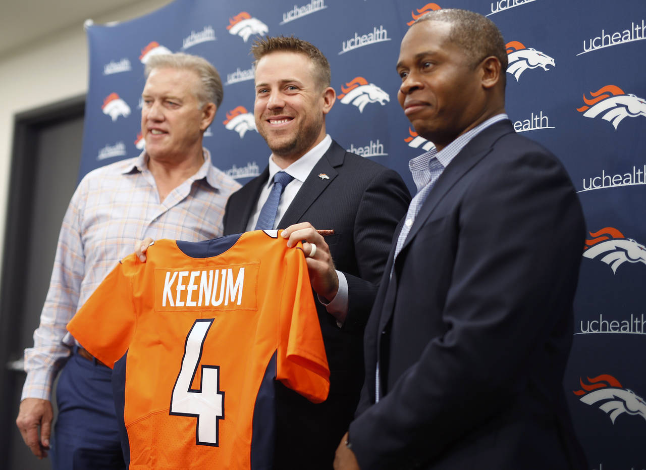 Los Broncos vienen de una temporada con foja de 5-11, en la que colocaron como quarterback a otras selecciones de Elway en el draft: Trevor Siemian, Paxton Lynch y Brock Osweiler. Keenum fue el elegido. (AP)