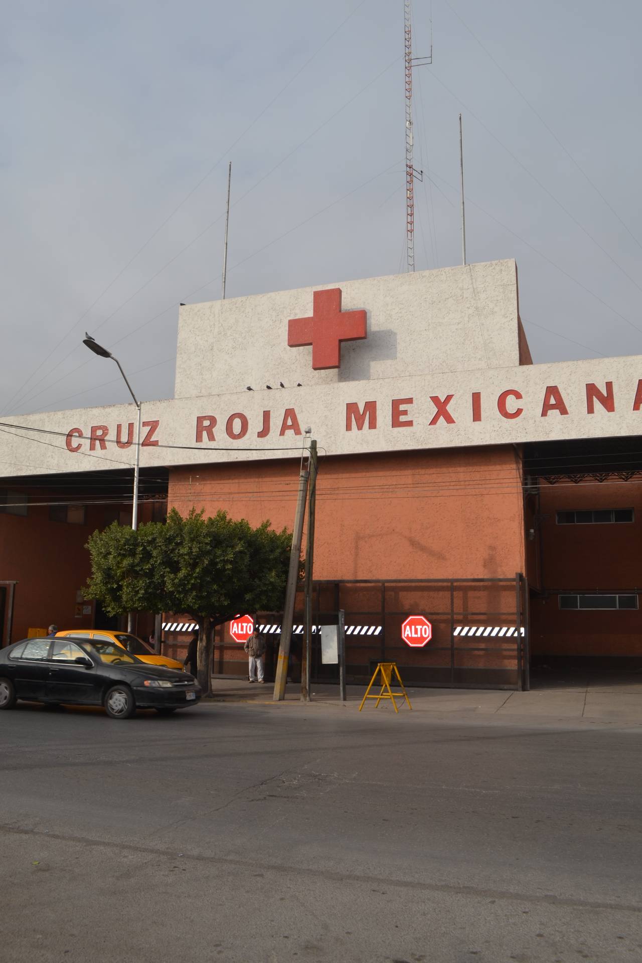 Percance. El motociclista fue llevado a la Cruz Roja de Torreón con diversos golpes.