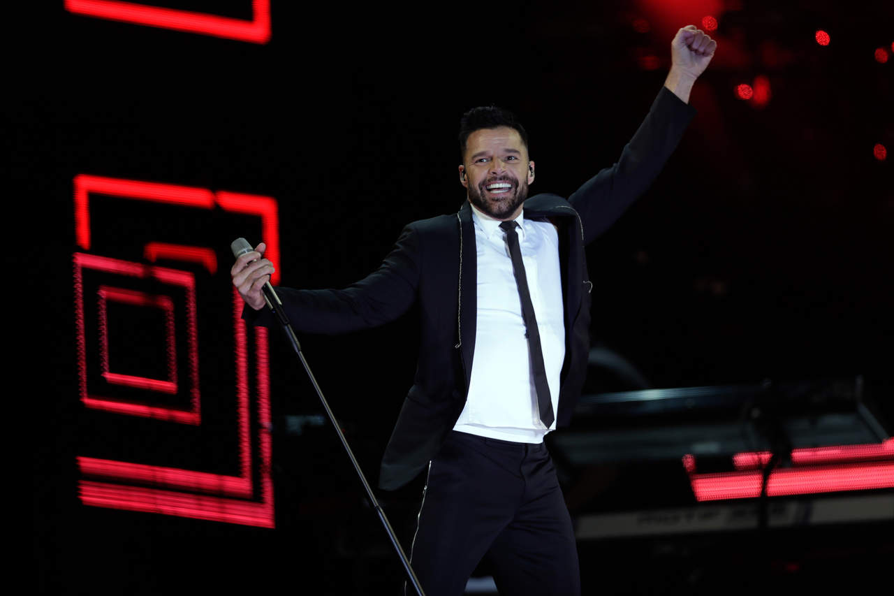 Luego de dar a conocer que durante uno de sus shows en Las Vegas tuvo una fuerte lesión, Ricky Martin confirmó este miércoles su regreso a los escenarios. (ARCHIVO)