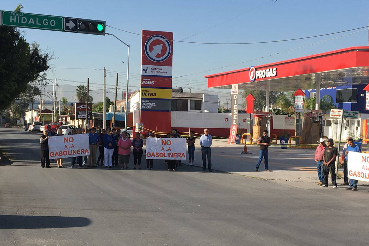 Protestan por una gasolinera