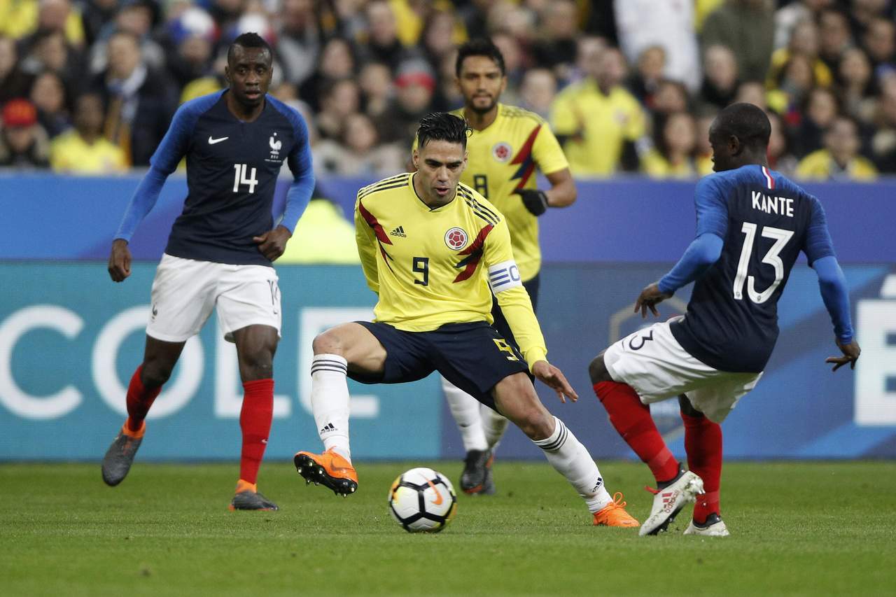 La desolación reinó en Francia, mientras Colombia mostró aplomo para controlar el partido. La remontada resonaba como una gesta que llena de esperanza a los cafeteros. (EFE)