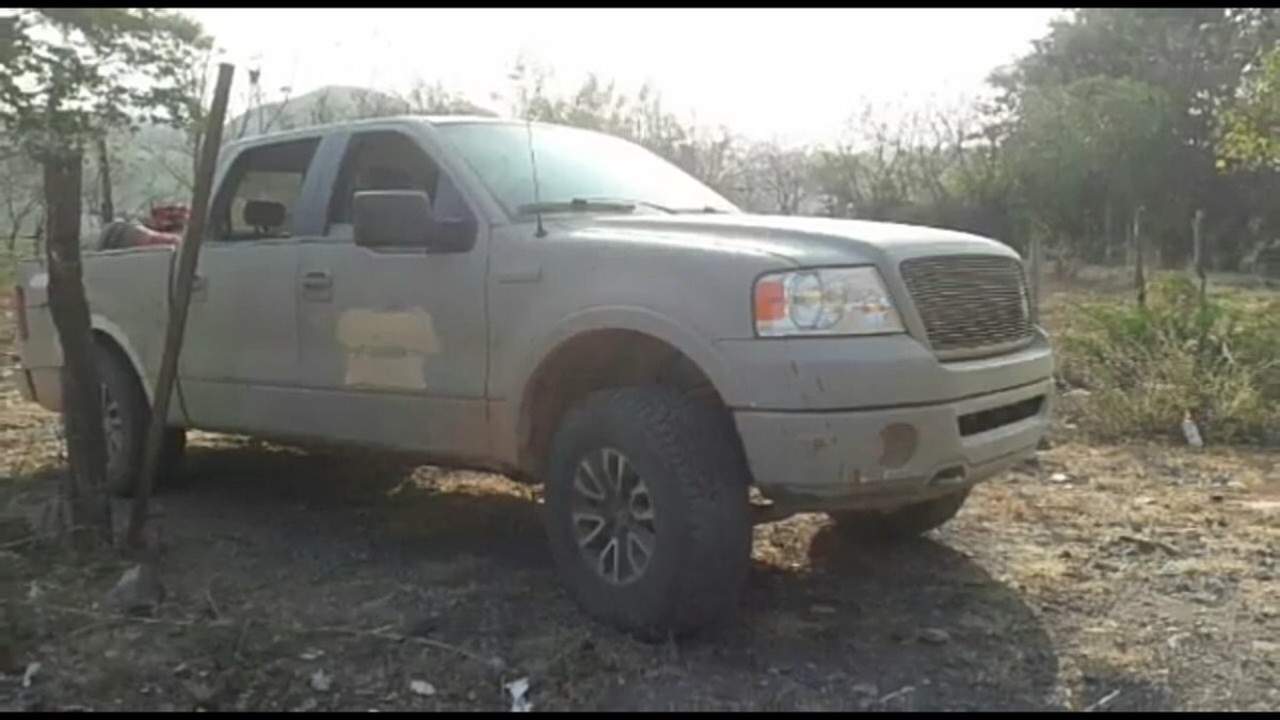 La camioneta fue encontrada abandonada sobre la carretera 200, a la altura de la comunidad de El Manzanillal. (TWITTER)