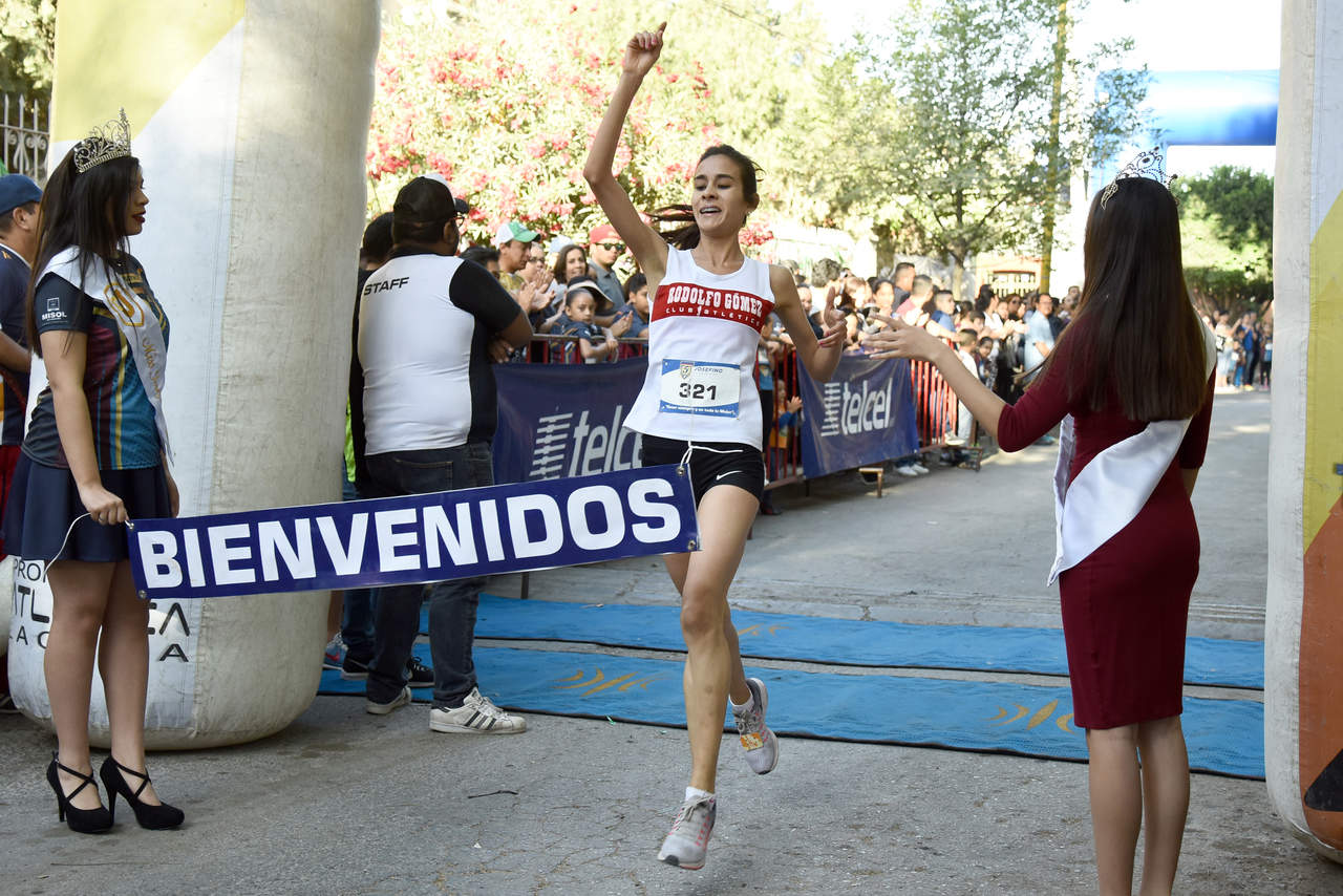 Mientras que en la femenil, con un tiempo de 25:01, Luisa Fernanda Carreón se llevó el primer lugar. (EL SIGLO DE TORREÓN)