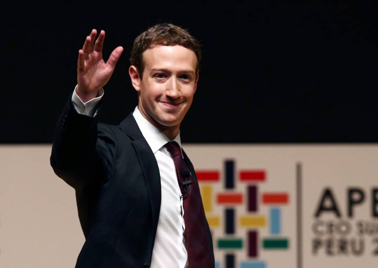 Sin impacto. Las acciones de la firma de Mark Zuckerberg tuvieron una baja al estallar el escándalo, pero ahora han remontado. (ARCHIVO)