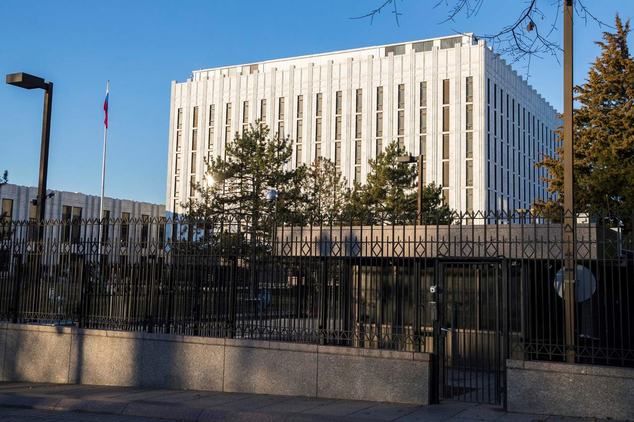 En la imagen, la embajada rusa en Washington DC, Estados Unidos. (EFE)