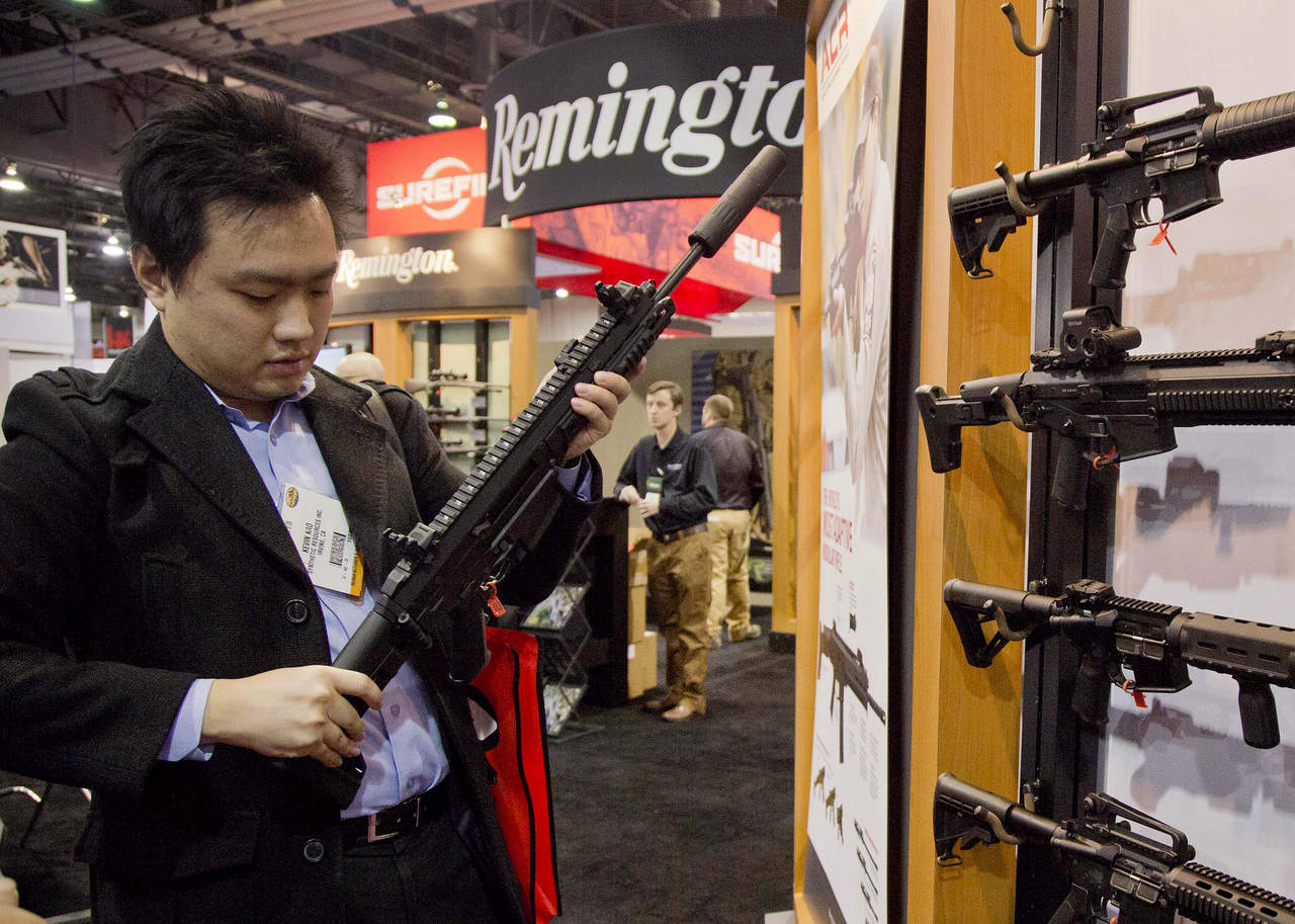 La medida adoptada por Remington Arms Co. y su empresa matriz, Remington Outdoors, se produce en medio de la caída de las ventas en los últimos doce meses que ha sufrido la bicentenaria compañía. (AP)
