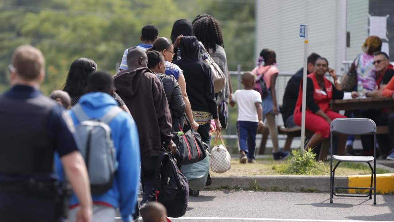 A raíz de las políticas antiinmigrantes del presidente Donald Trump, miles de solicitantes de asilo provenientes de Estados Unidos, sobre todo haitianos y musulmanes, cruzaron la frontera a pie el año pasado. (ARCHIVO)