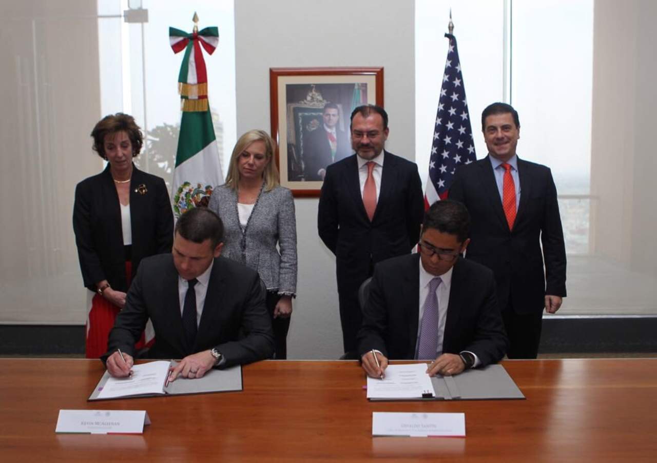 En su visita a México, la secretaria de Seguridad de Estados Unidos y el canciller mexicano, Luis Videgaray Caso, fueron testigos de la firma de tres memorándum de entendimiento. (TWITTER)
