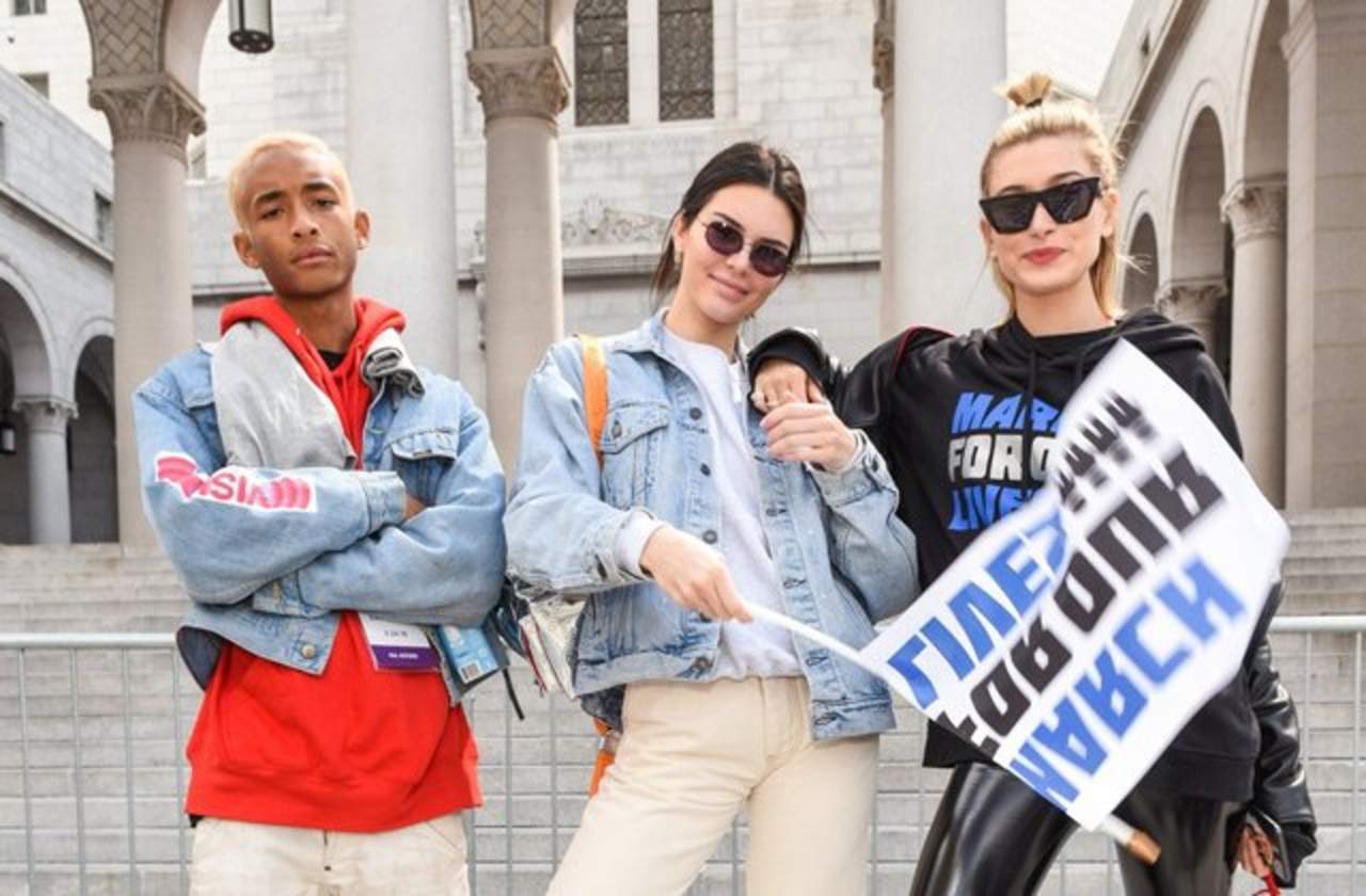 Kendall Jenner, Jaden y Hailey Baldwin no fueron los únicos artistas que se sumaron a esta manifestación, pues Demi Lovato, Miley Cyrus, Paul McCartney y Jennifer Hudson también asistieron a la marcha. (ARCHIVO)