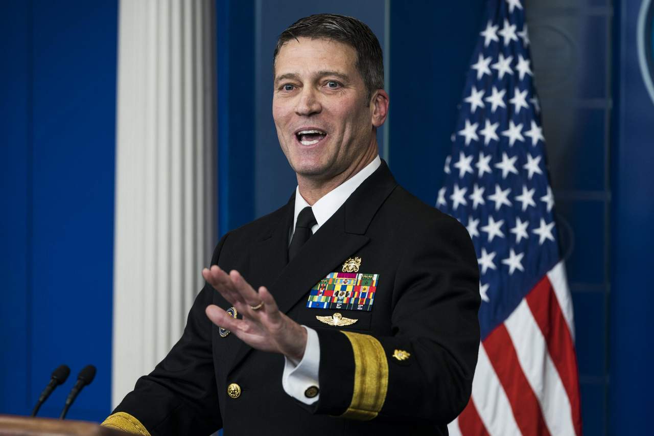 Nominará como secretario de Asuntos de Veteranos a su médico en la Casa Blanca, el almirante Ronny Jackson. (EFE)