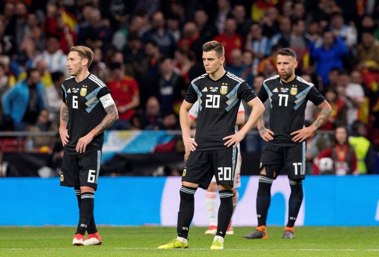La selección de Argentina fue aplastada el martes 6-1 por España, dejando en claro la dependencia que tienen de su estrella Lionel Messi, quien no pudo participar por dolencias musculares. (EFE)