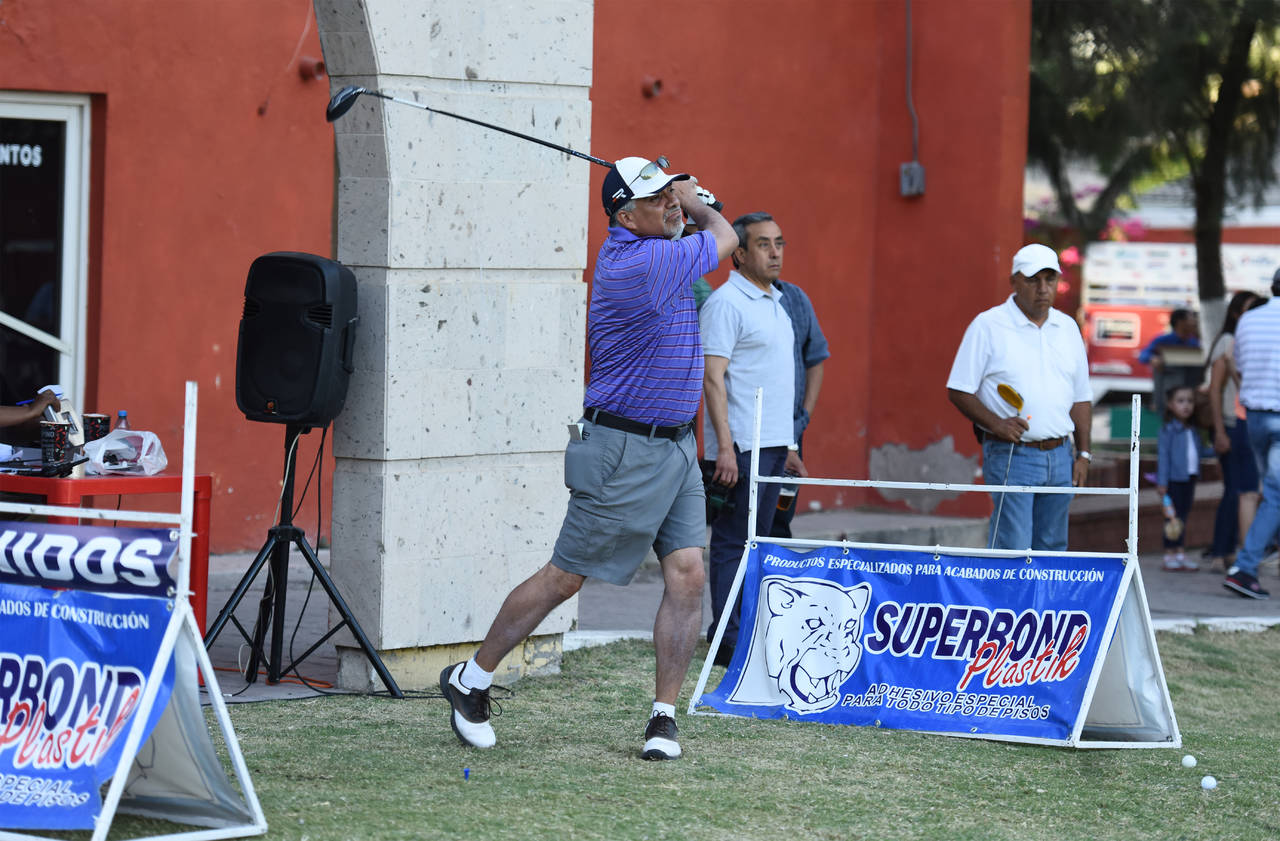 Con el torneo del Driver inició el XXXIX Torneo Anual de Golf de Semana Santa en el Campestre de Gómez. (ARCHIVO)