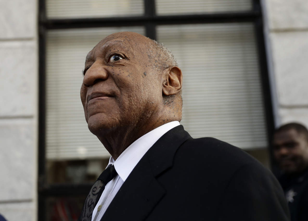 Los abogados de Cosby están haciendo un último esfuerzo por posponer el nuevo juicio del comediante. (ARCHIVO)