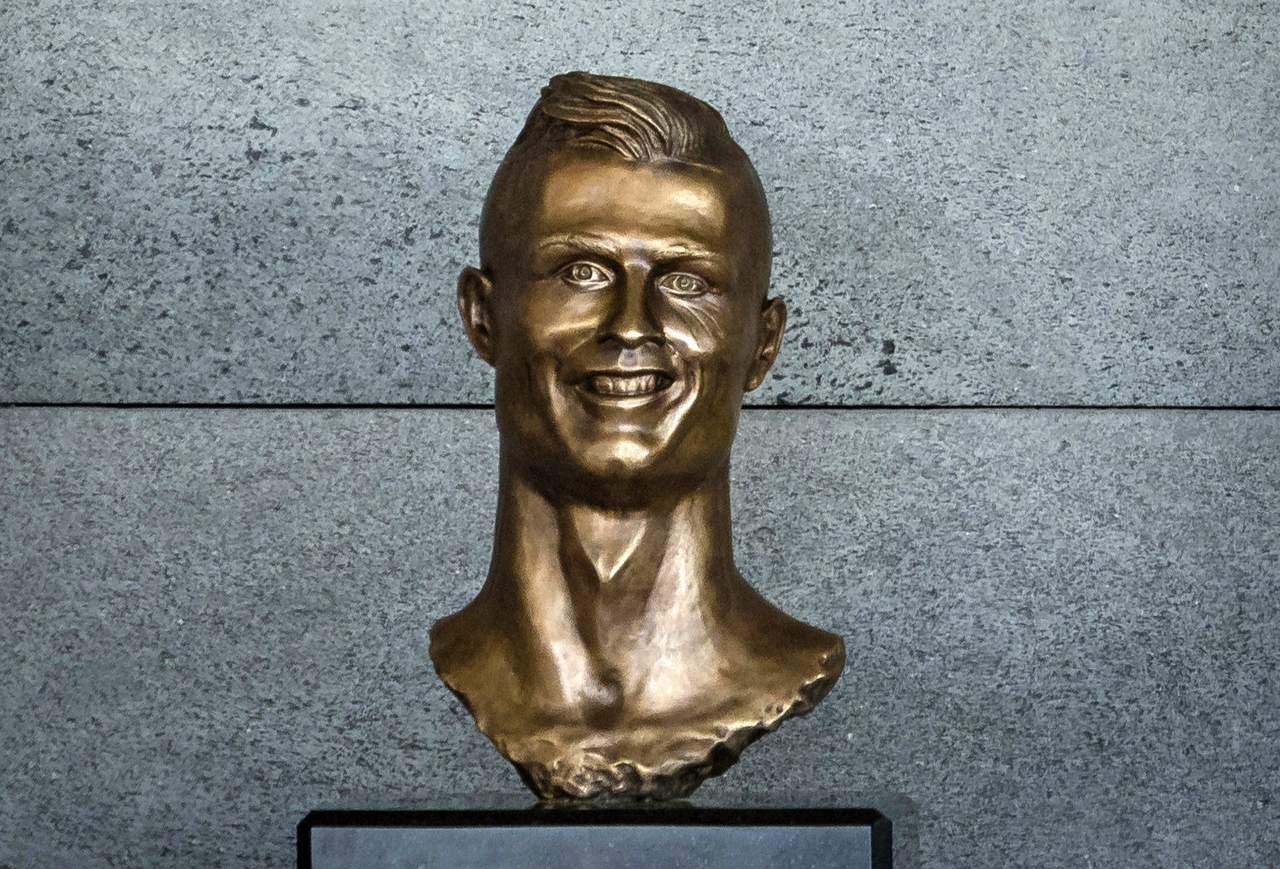 Escultor del busto de Cristiano Ronaldo realizará una versión mejorada. (ARCHIVO)
