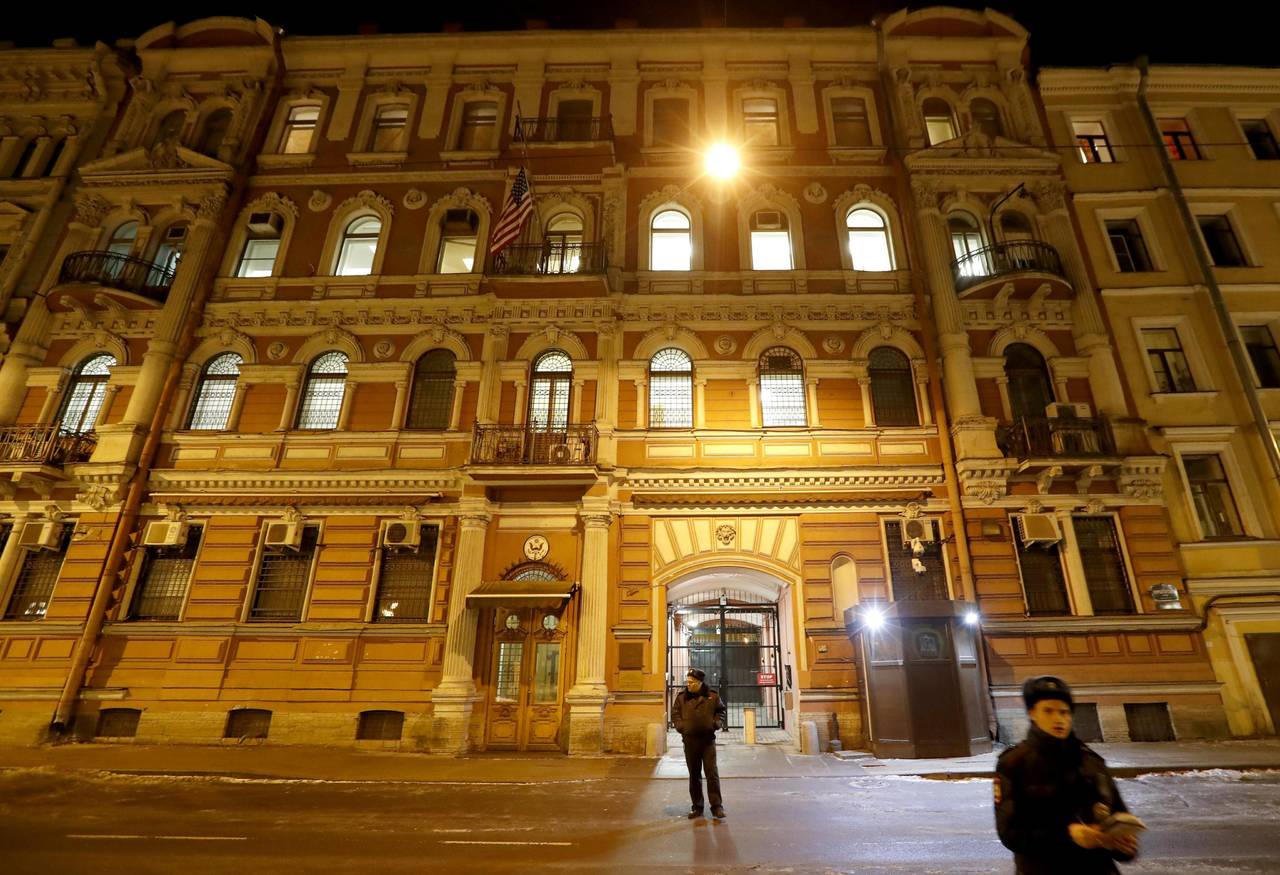 Sin permiso. Moscú también retiró el permiso para operar el consulado de EU en San Petersburgo. (EFE)