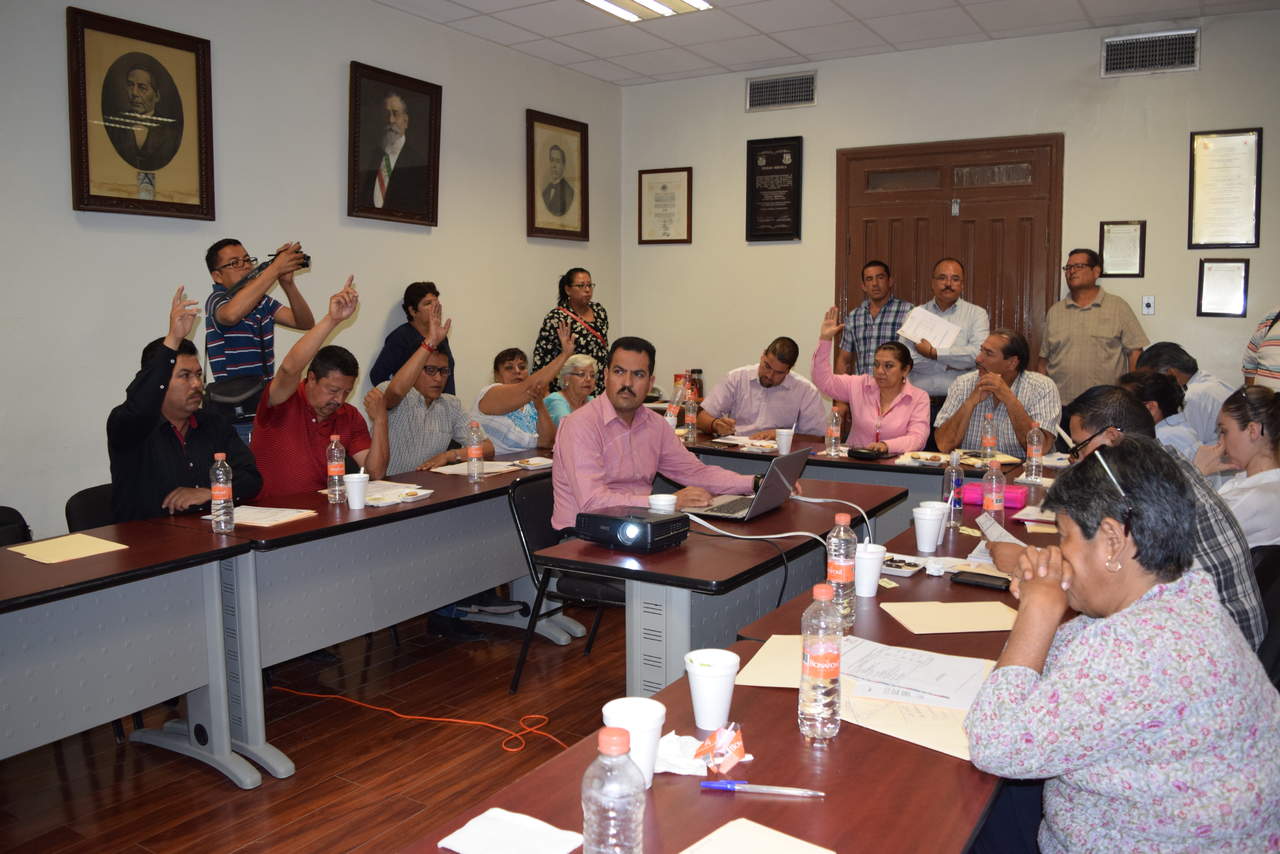 De acuerdo a la explicación que dio el director de Desarrollo Rural, José Natividad Navarro Morales, a la fecha son 224 personas las que se han inscrito en para recibir el beneficio, pero reitero que la meta es apoyar a 400 productores.